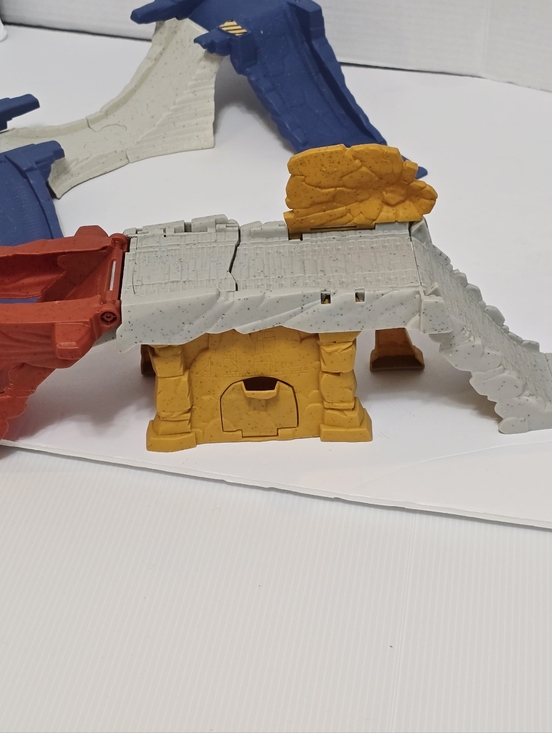 Dinotrux Toys R Us Exclusive Playset Set - Picture 14 of 16